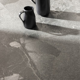 Ceramic floor and wall tile | 60x60 cm | vtwonen Flakes Darkside