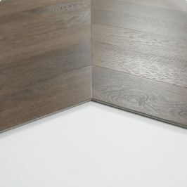 Click vinyl/PVC | 30.5x140.78 cm | VYGO Arwood Dark Chevron